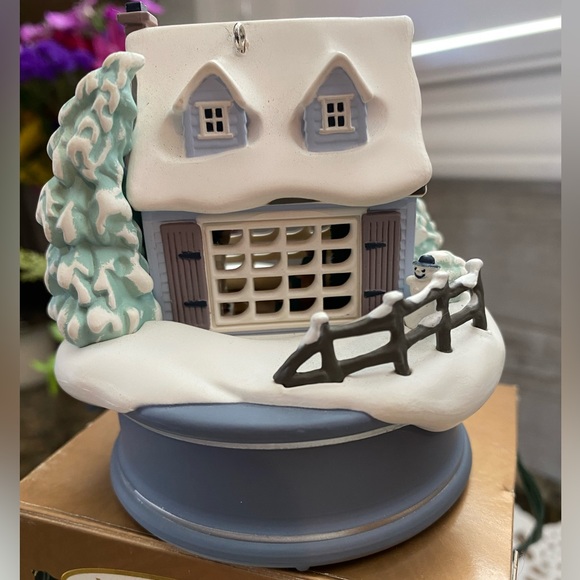 🎄HALLMARK “WHITE CHRISTMAS” KEEPSAKE ORNAMENT. RARE & RETIRED! DATED 1994! - Picture 3 of 8